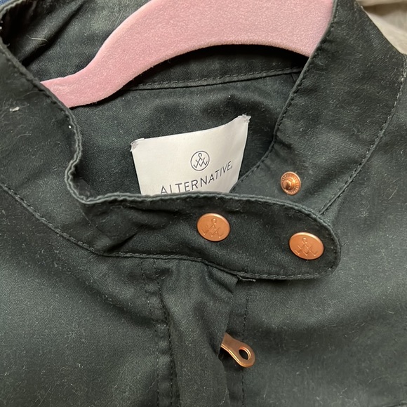 Alternative utility zippered jacket drawstring waist. Snaps at the neck/wrist - Picture 6 of 6